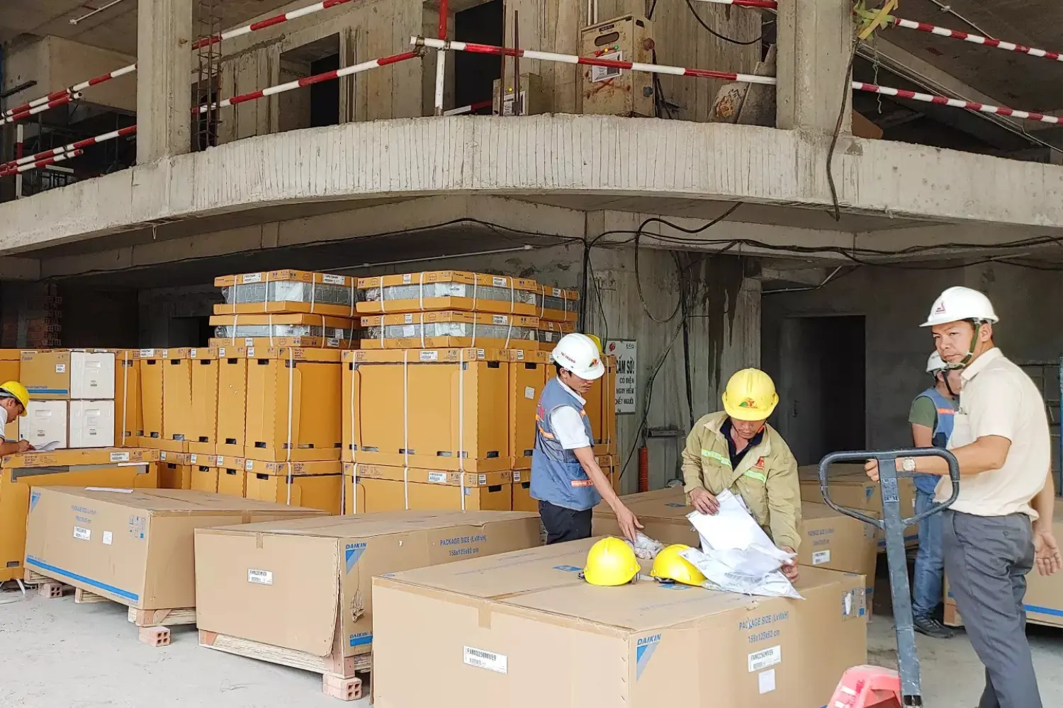 Đội ngũ kỹ sư thiết kế Sen Việt